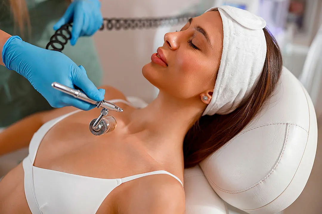 Peeling Hydrafacial per il Viso: Segreti di una Pelle Radiosa