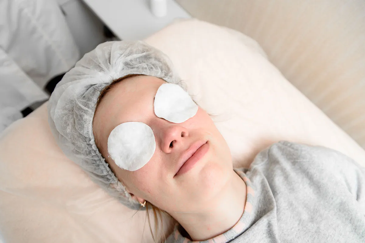 È possibile eliminare le borse sotto gli occhi a casa