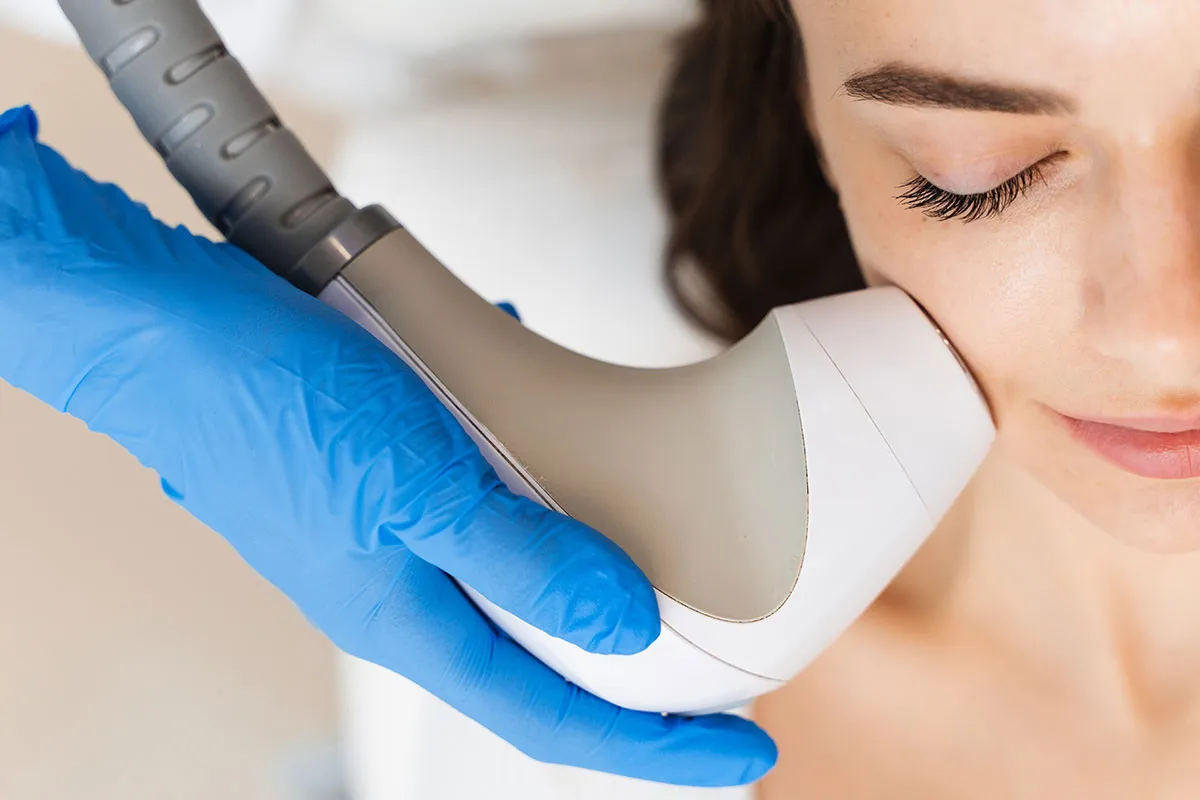 come scegliere tra radiofrequenze viso e HIFU