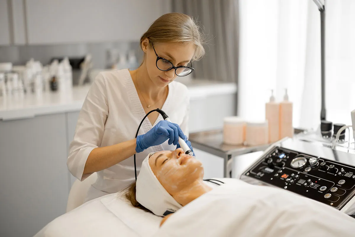 cosa motiva a prenotare offerte stagionali e promozioni